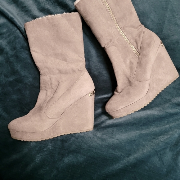 Juicy Couture Taupe Kasia Wedge Boots/Booties 8 - Picture 2 of 9